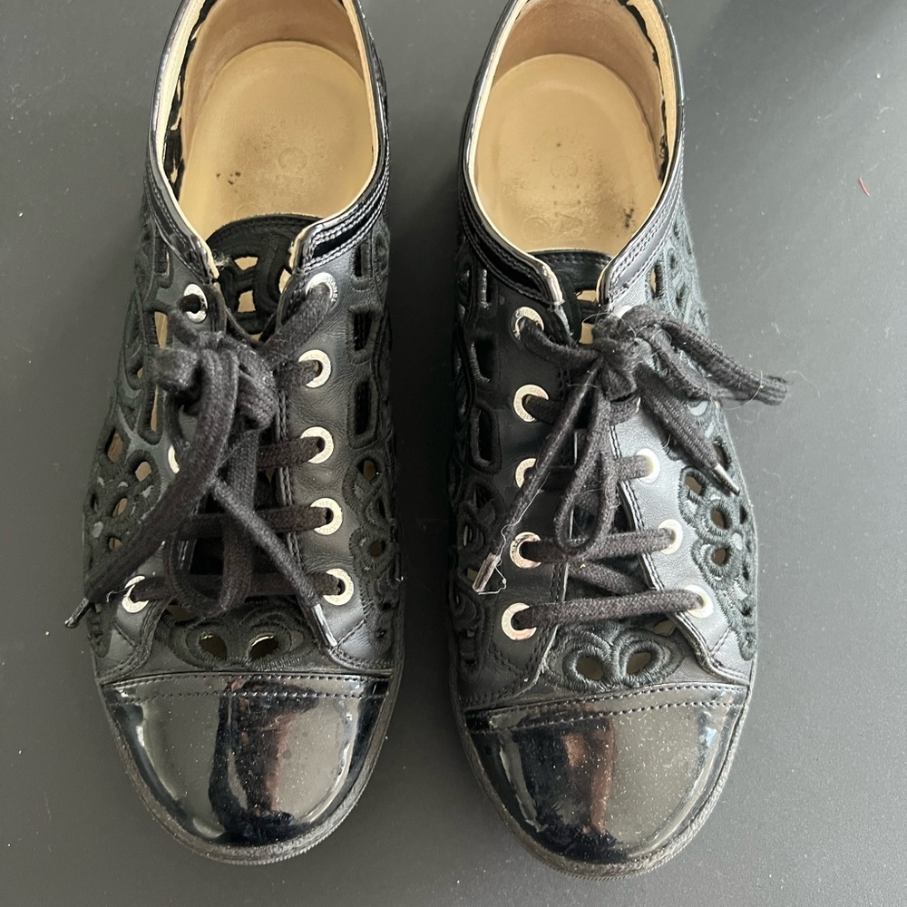 CHANEL black leather cut out sneakers. Size 40 - Picture 3 of 7